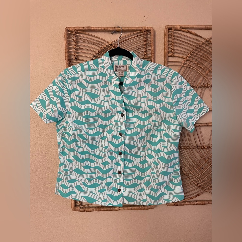 Avanti Hawaii Hawaiian‎ Top Blouse Shirt Aloha Print Wave Blue Women's Sz L  B4